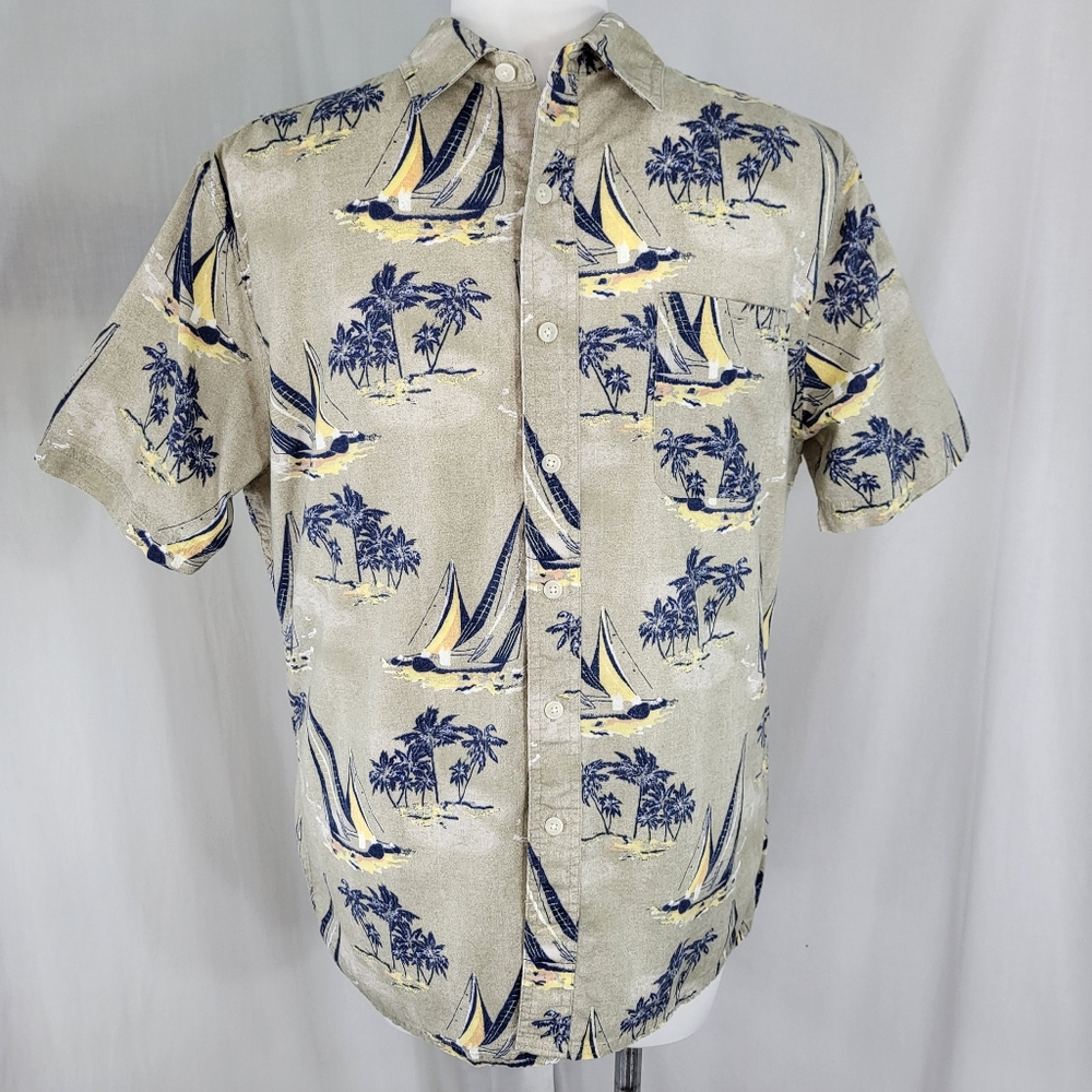 Croft & Barrow Sailboats SHIRT Mens Size L Short Sleeve Button Up Cotton Trees
